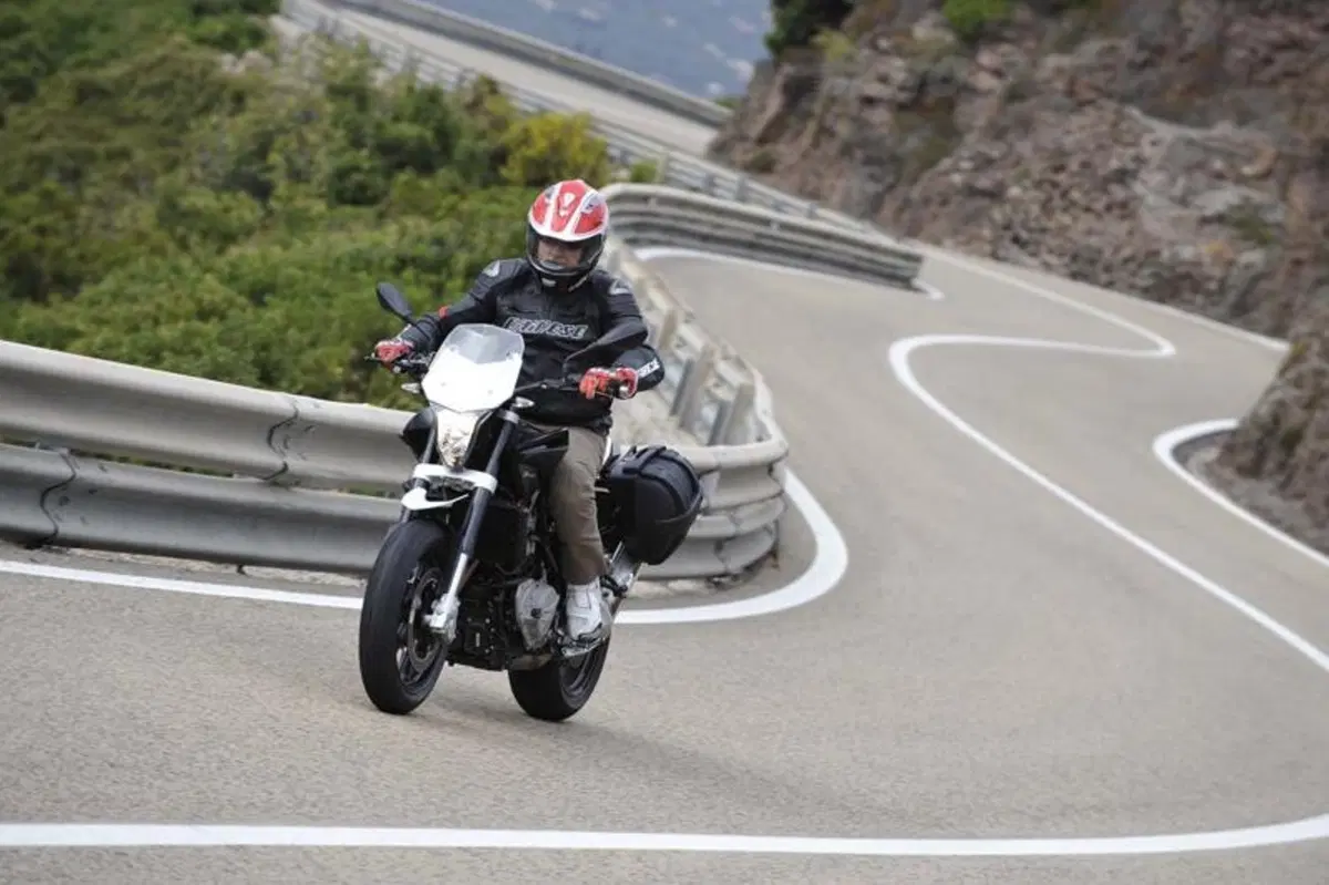 Husqvarna Nuda 900 e Nuda 900 R  (9)