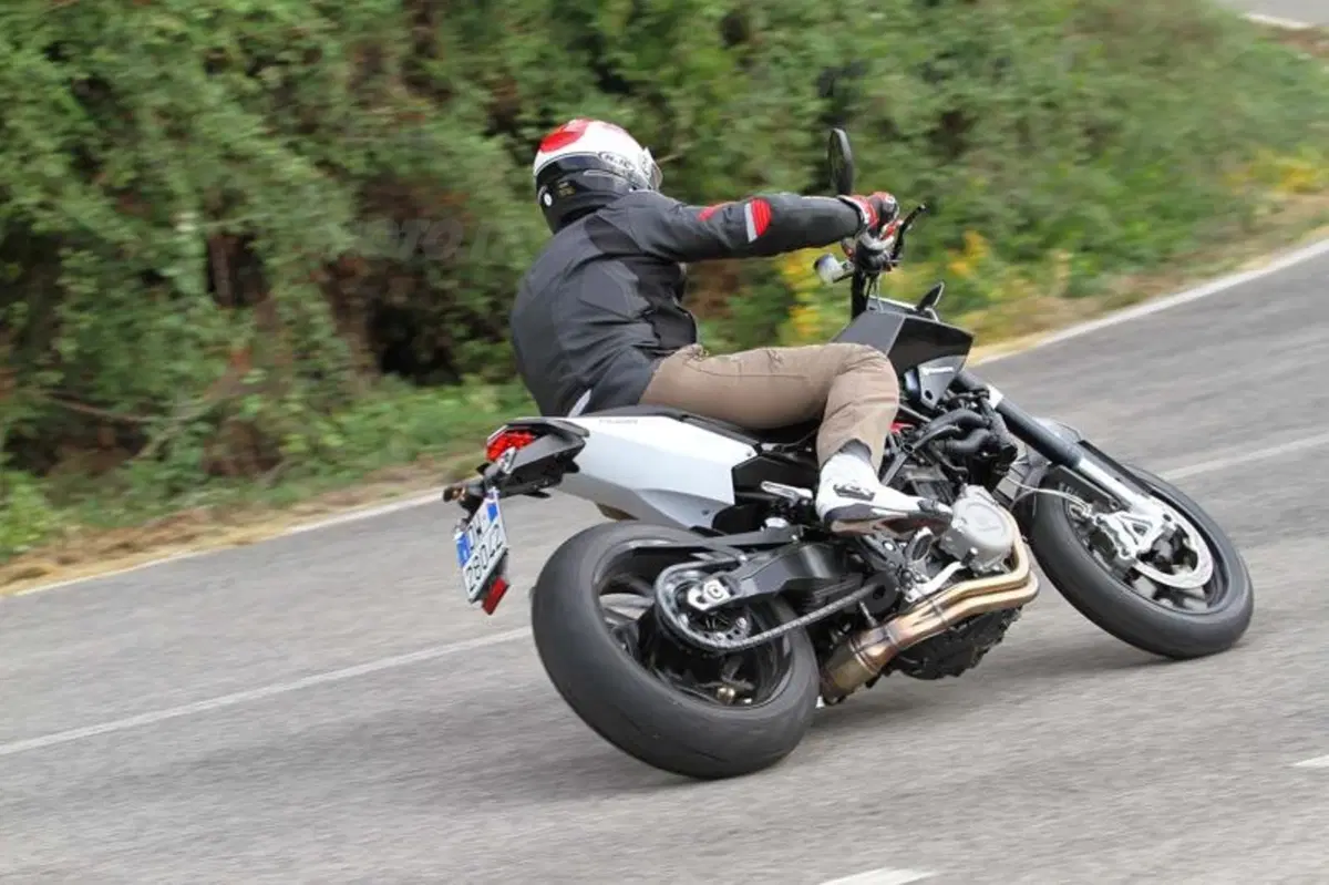 Husqvarna Nuda 900 e Nuda 900 R  (17)