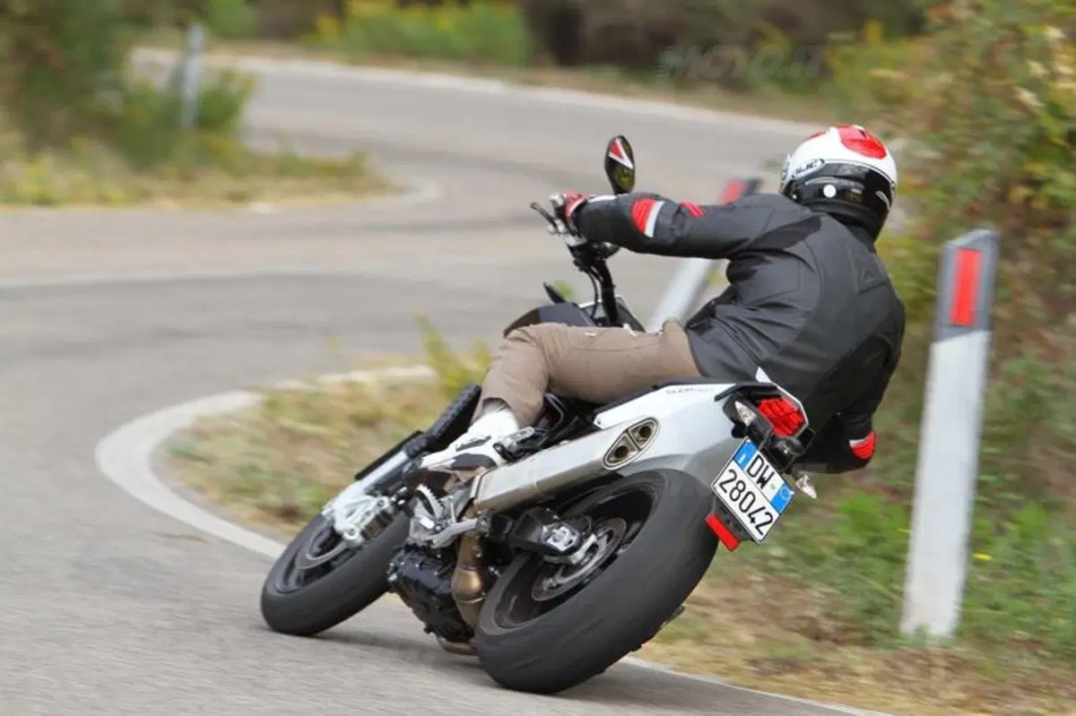 Husqvarna Nuda 900 e Nuda 900 R  (18)