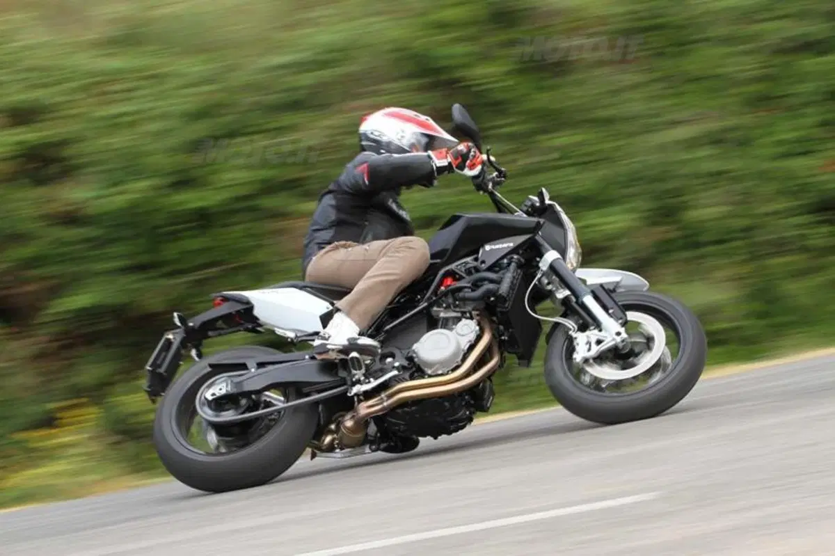 Husqvarna Nuda 900 e Nuda 900 R  (19)
