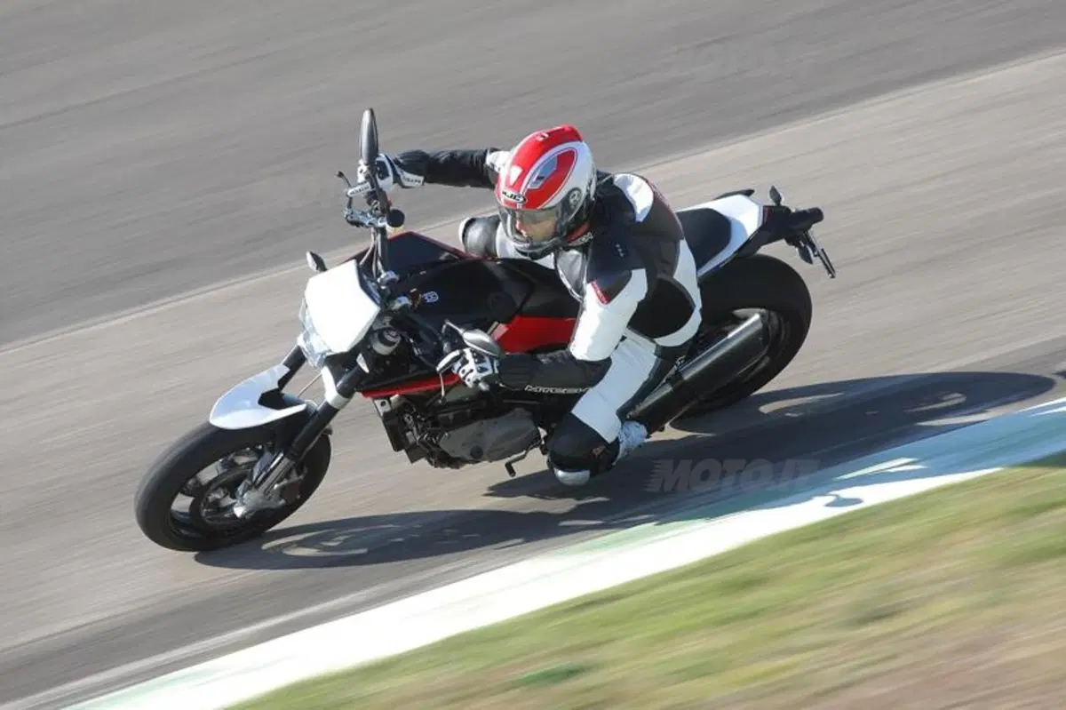 Husqvarna Nuda 900 e Nuda 900 R  (29)