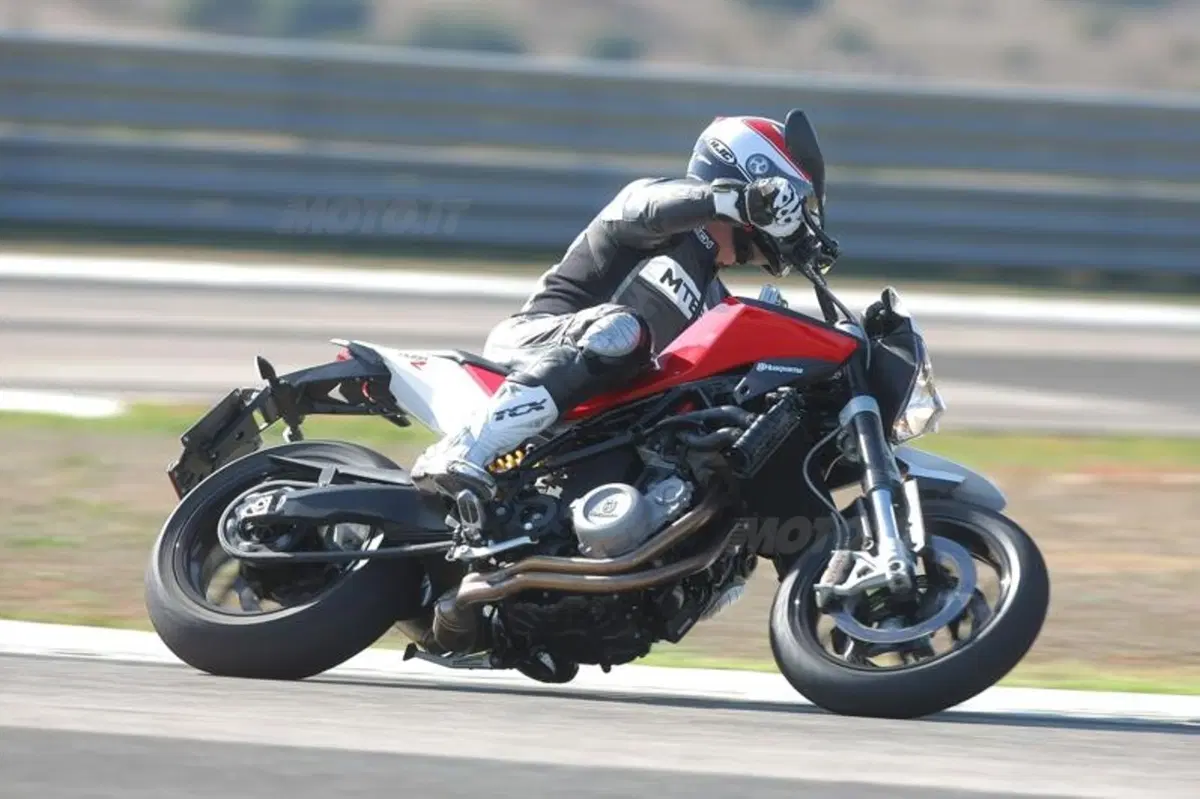 Husqvarna Nuda 900 e Nuda 900 R  (30)