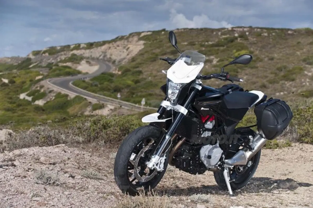 Husqvarna Nuda 900 e Nuda 900 R  (41)