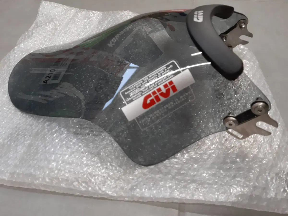 SPOILER UNINERSALE PER MOTO NAKED GIVI (3)