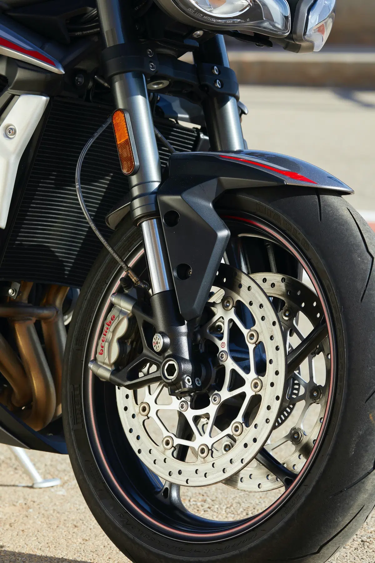 Triumph Street Triple RS TEST: più bella, più muscolosa (7)