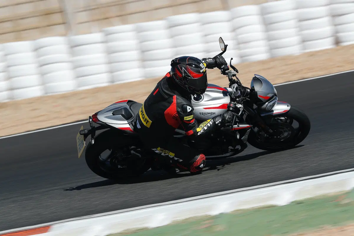 Triumph Street Triple RS TEST: più bella, più muscolosa (11)