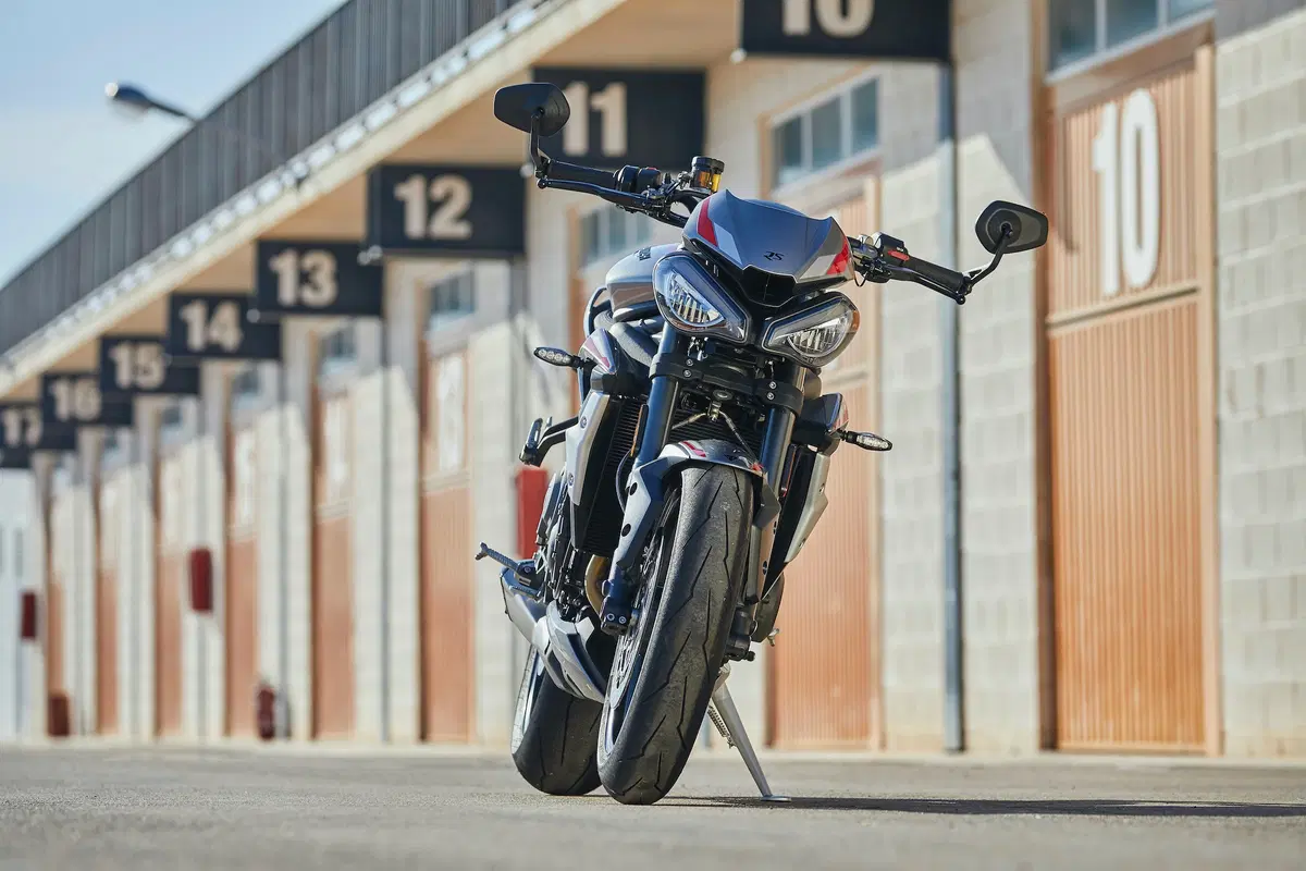 Triumph Street Triple RS TEST: più bella, più muscolosa (16)