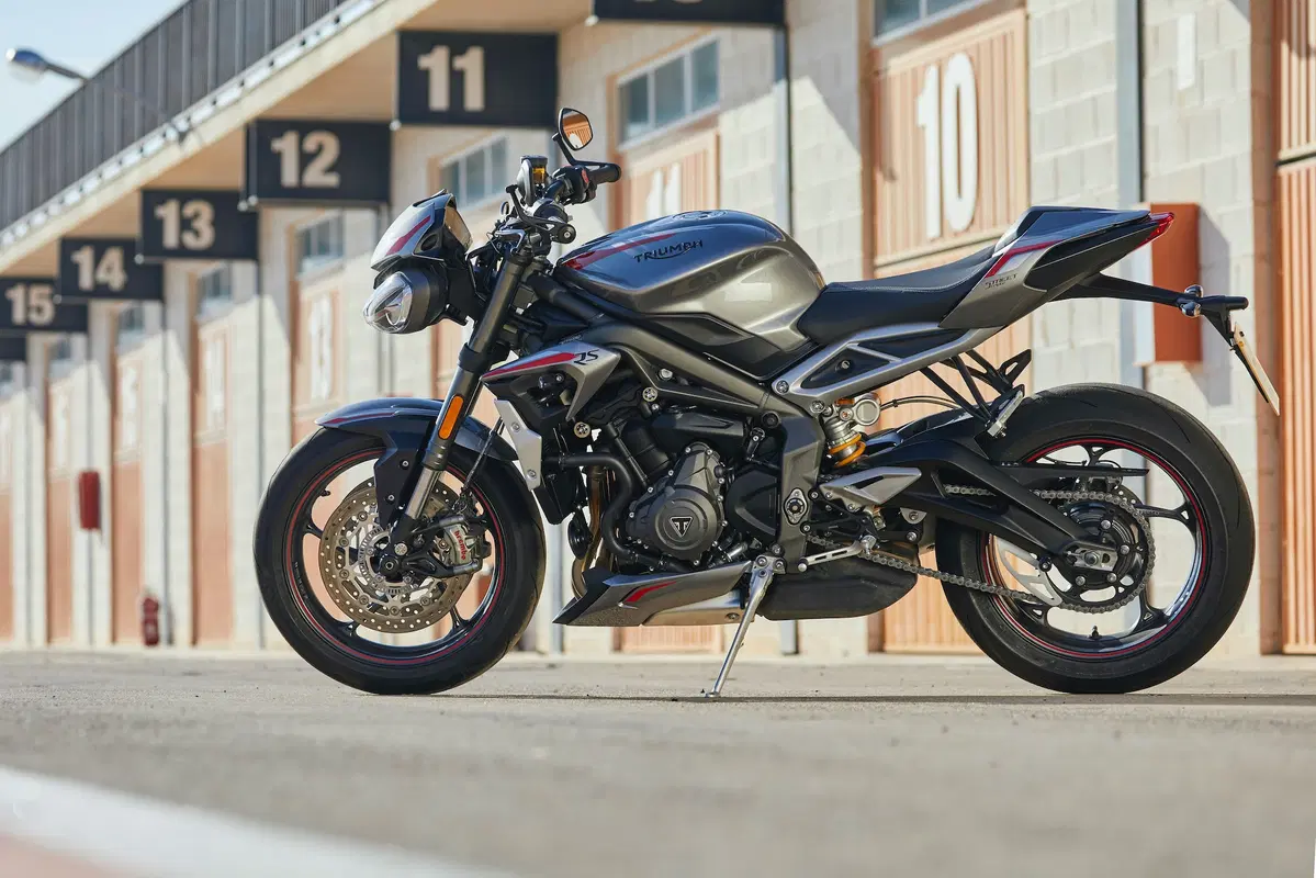 Triumph Street Triple RS TEST: più bella, più muscolosa (18)