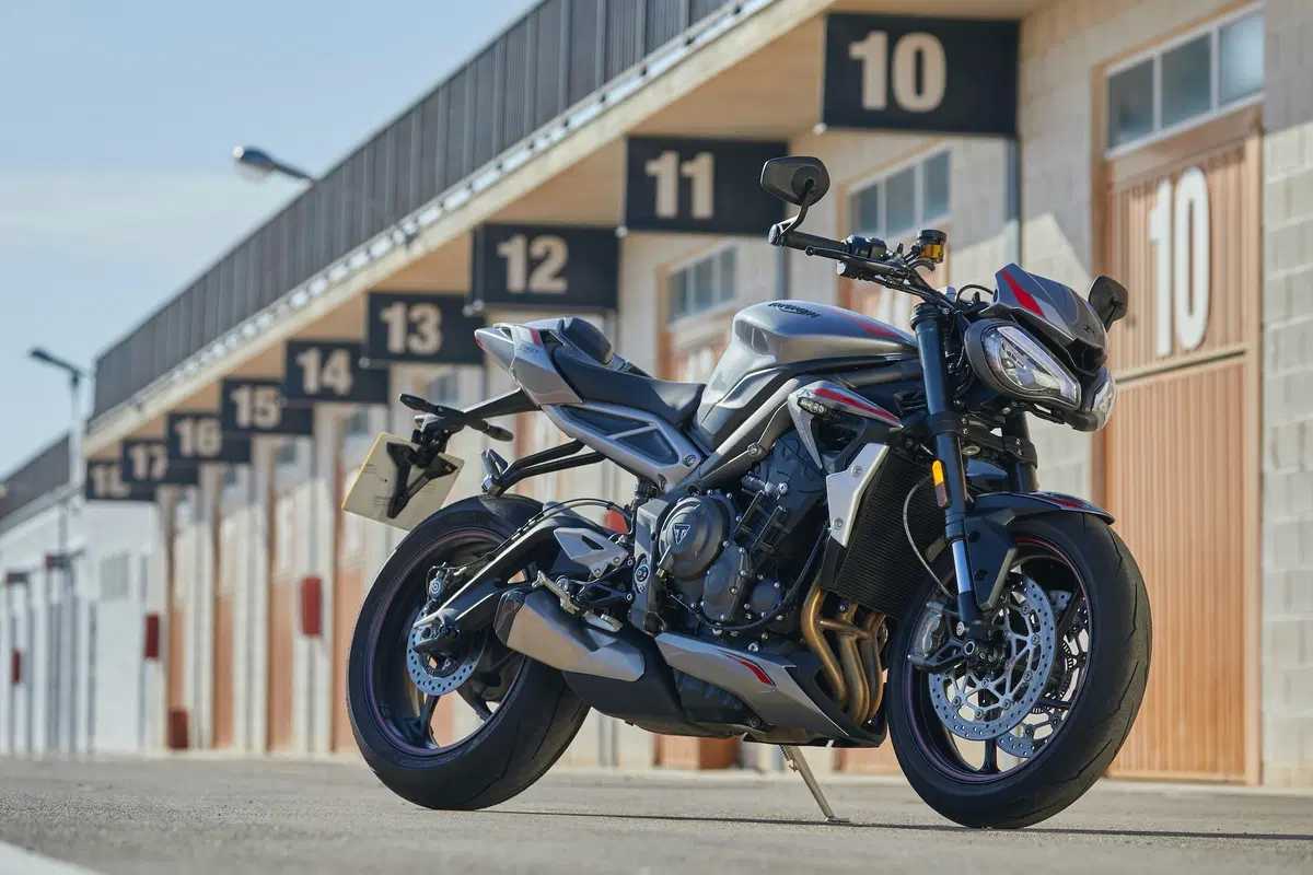 Triumph Street Triple RS TEST: più bella, più muscolosa (19)