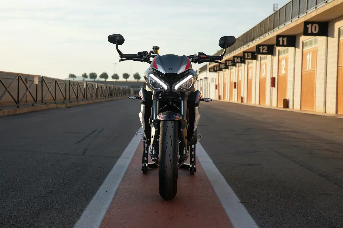 Triumph Street Triple RS TEST: più bella, più muscolosa (23)