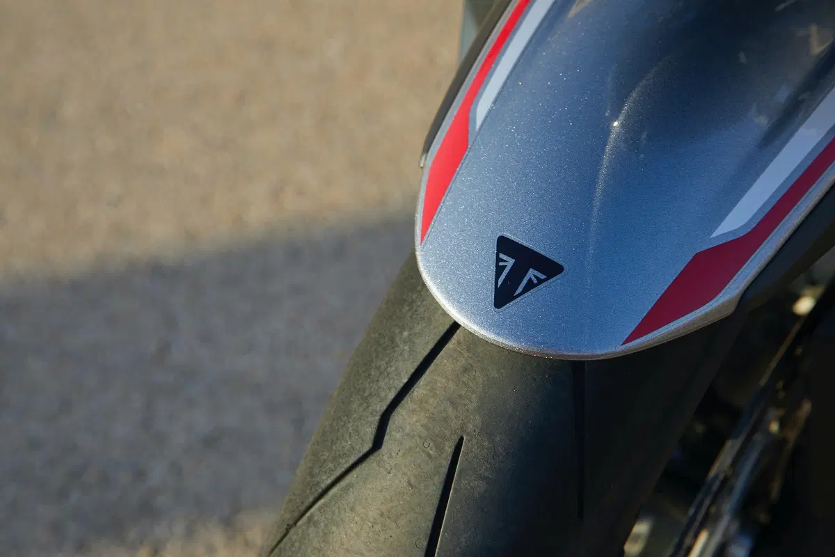 Triumph Street Triple RS TEST: più bella, più muscolosa (26)