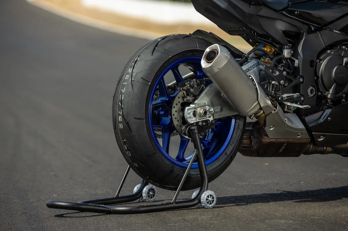 Bridgestone: nuovi CR11, BT46, RS11, E50 Extreme (3)