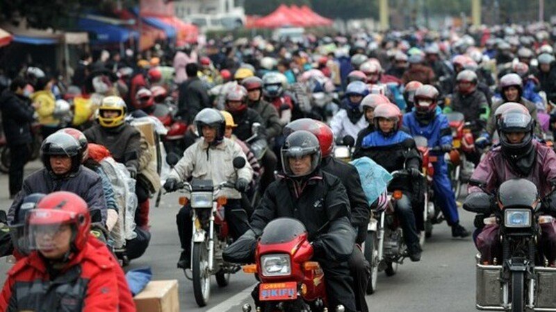 Le vendite cinesi riprendono dopo che le moto erano state vietate in citt&agrave;