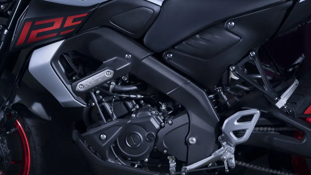 Yamaha MT-125 2020. Nuovo livello Dark. Prezzo e dati (12)