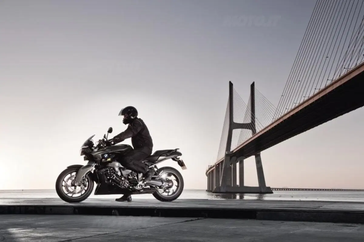 Edizioni speciali BMW K 1300 S e K 1300 R (15)