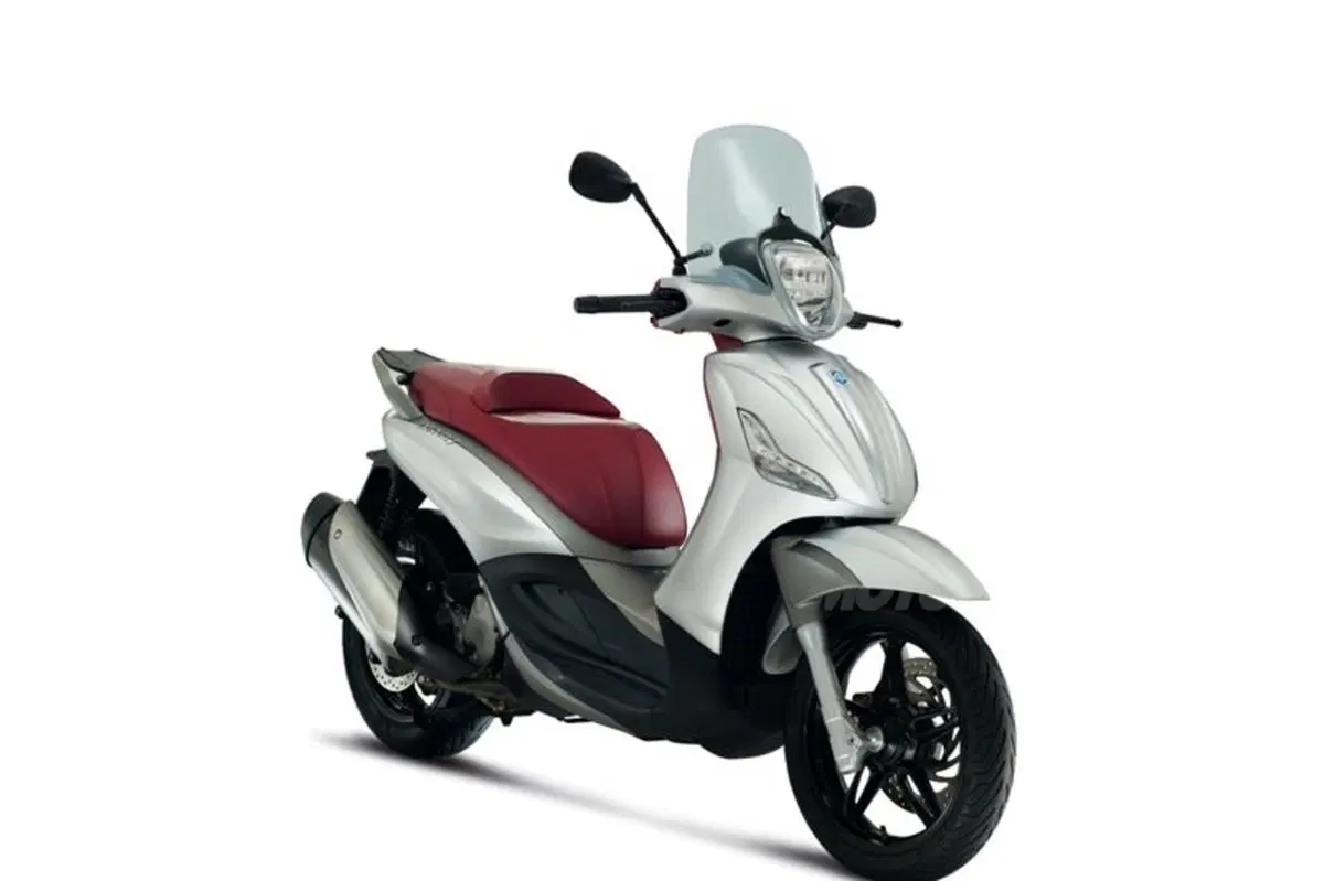Piaggio Beverly SportTouring 350  (17)