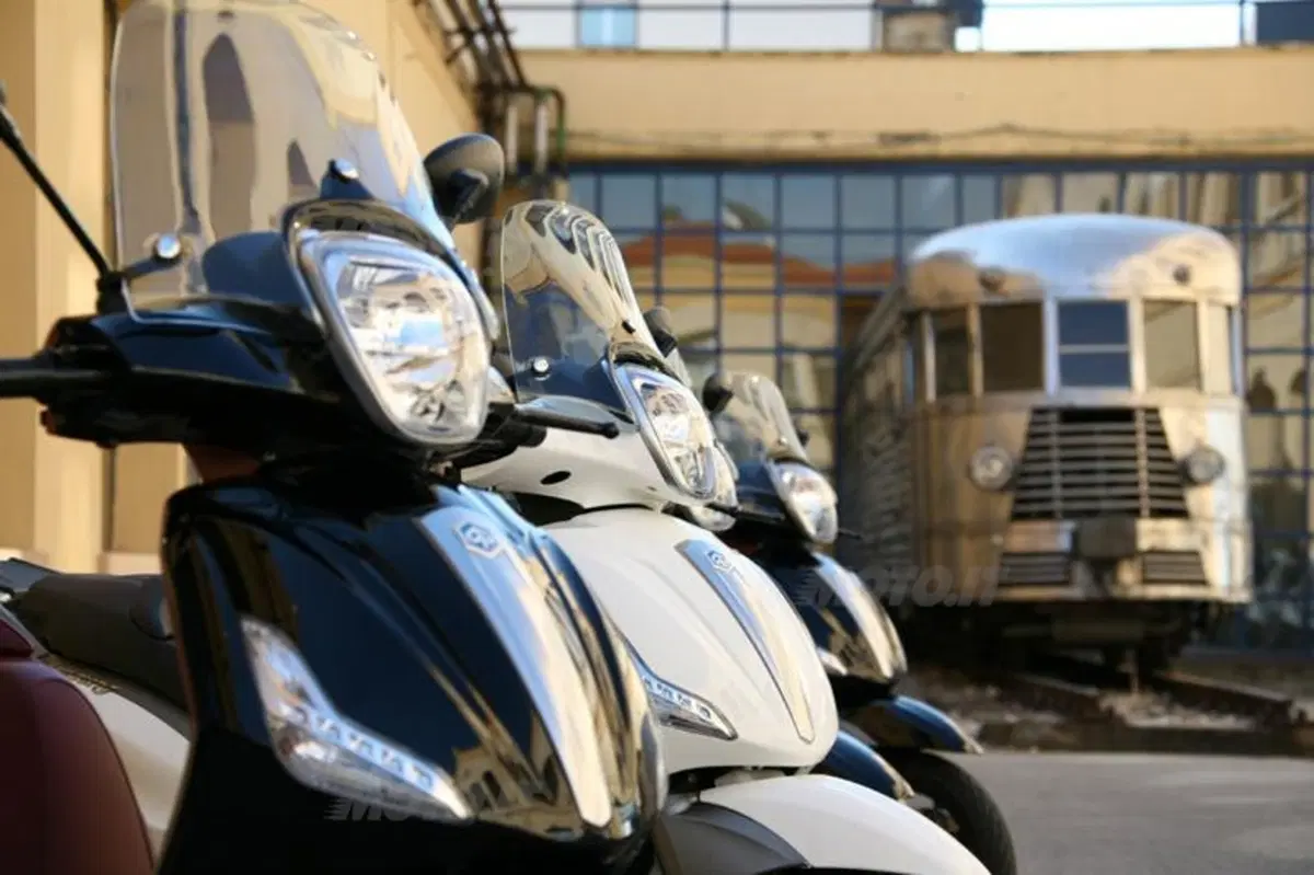 Piaggio Beverly SportTouring 350  (23)