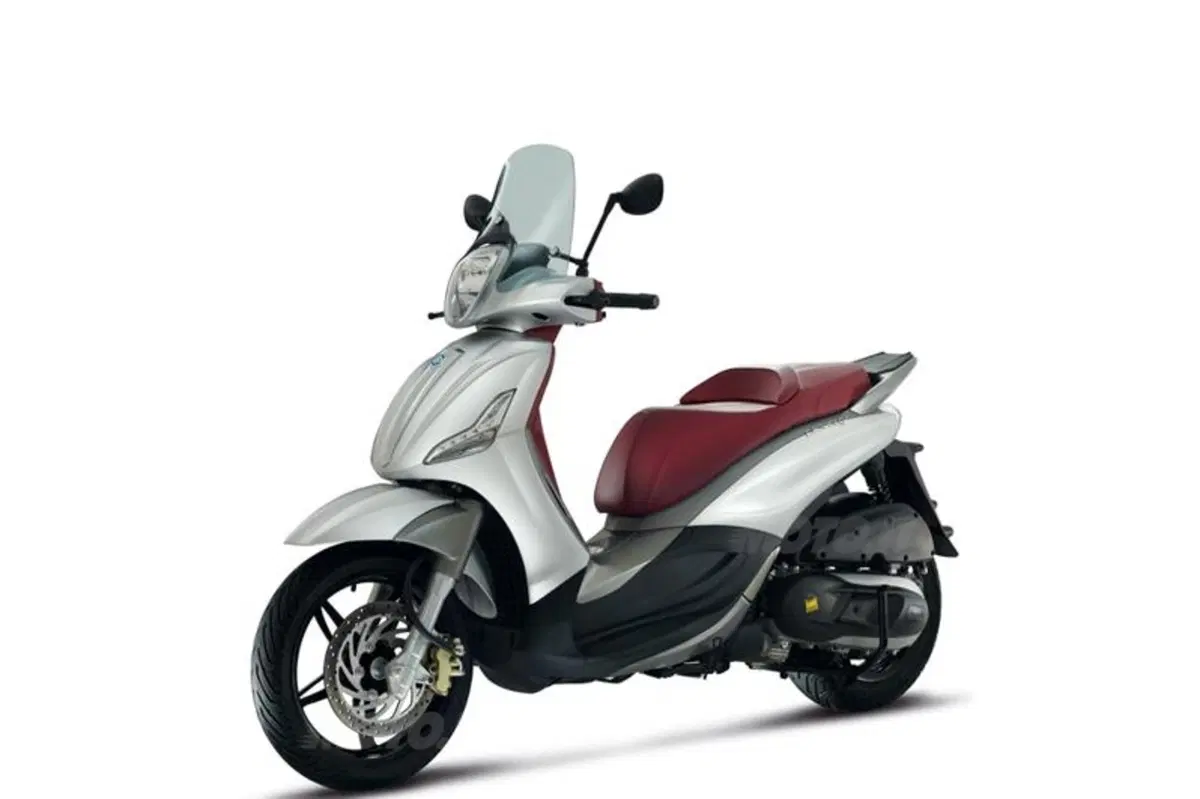 Piaggio Beverly SportTouring 350  (25)