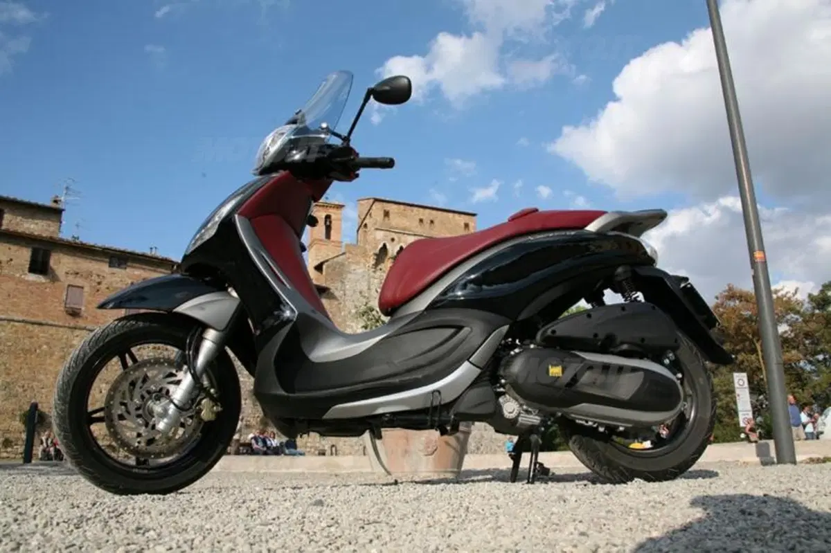 Piaggio Beverly SportTouring 350  (26)