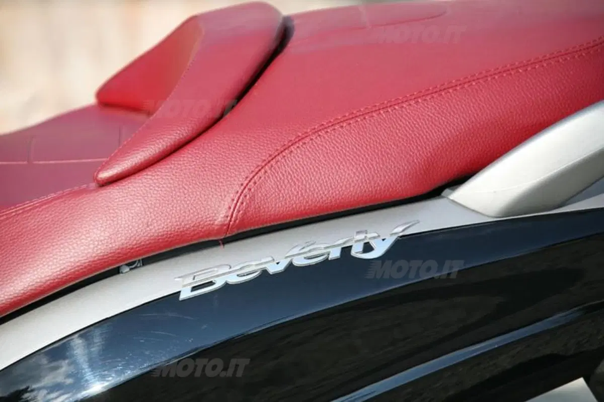 Piaggio Beverly SportTouring 350  (27)