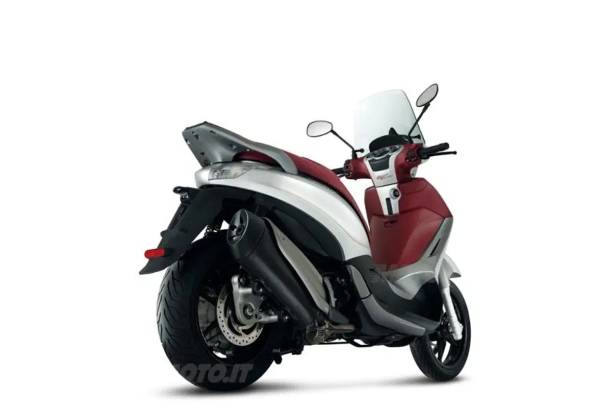 Piaggio Beverly SportTouring 350  (30)