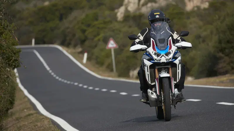 Honda Africa Twin CRF1100L Adventure Sports: TEST, ora &egrave; un'ammiraglia