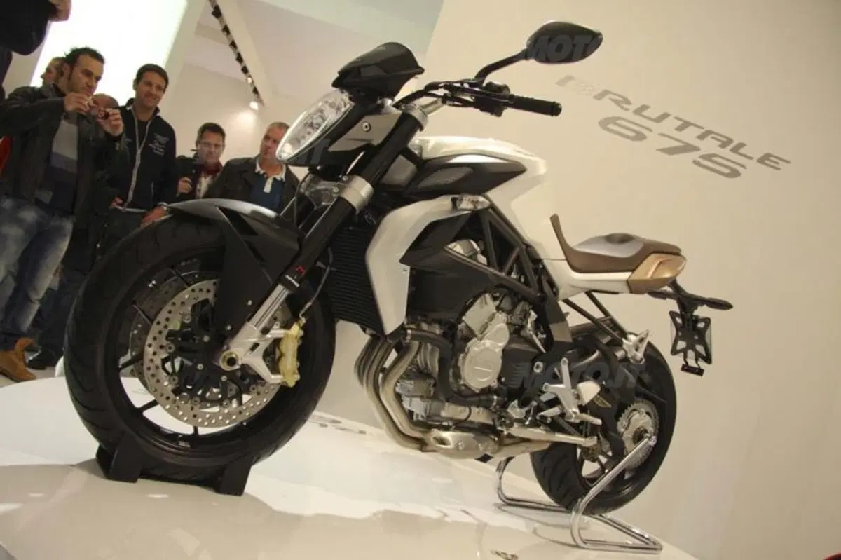 MV Agusta Brutale 675 (2)