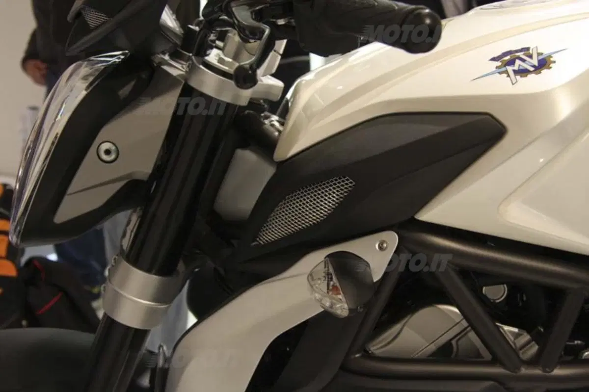 MV Agusta Brutale 675 (3)