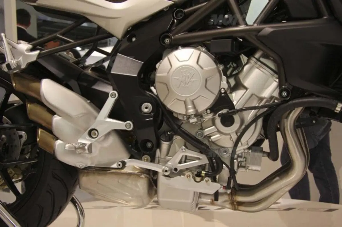 MV Agusta Brutale 675 (9)
