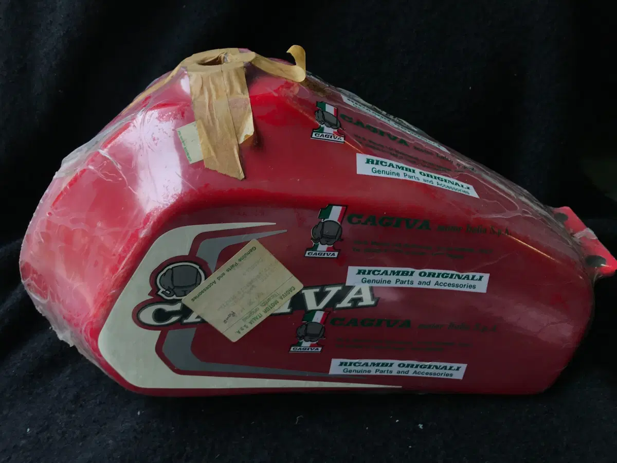 Serbatoio Cagiva Ala Rossa 350 (rosso o bianco) MV Agusta (3)