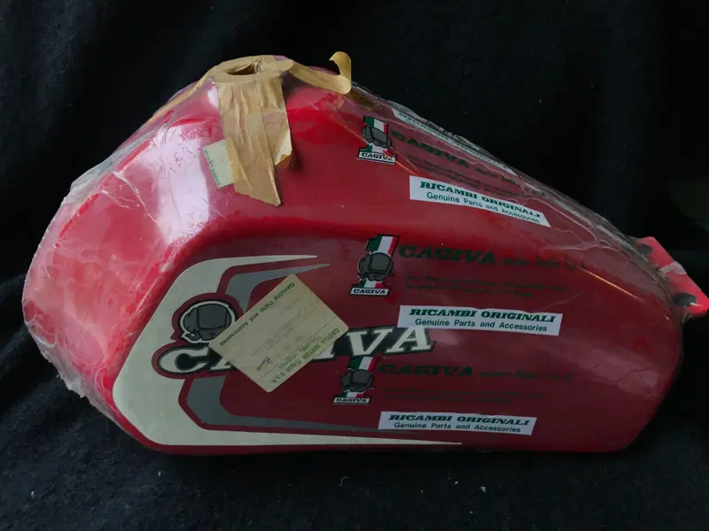 Serbatoio Cagiva Ala Rossa 350 (rosso o bianco) MV Agusta (3)