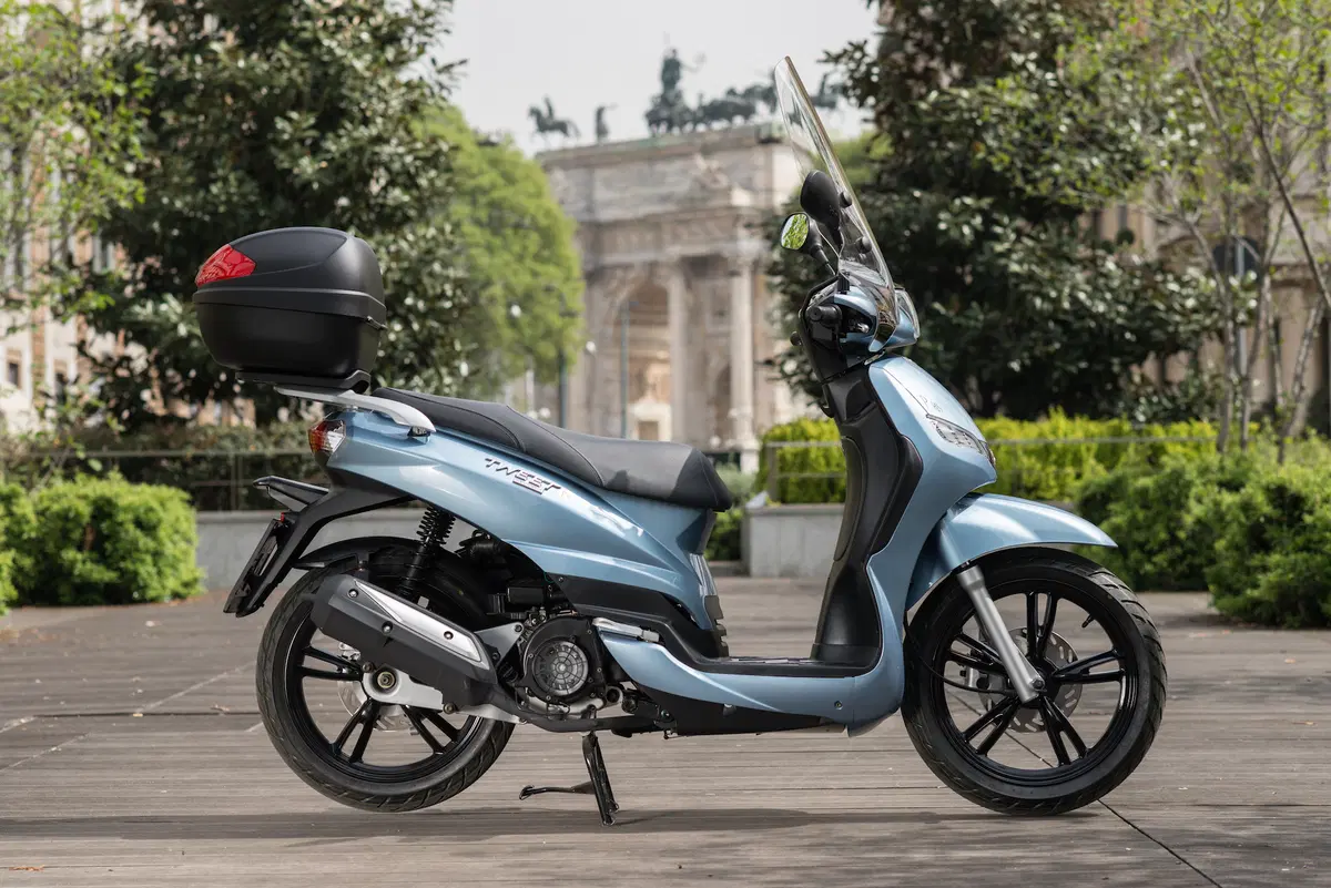 Peugeot Tweet Double Black e Paris (3)