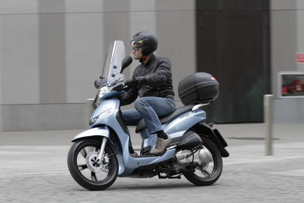 Peugeot Tweet Double Black e Paris
