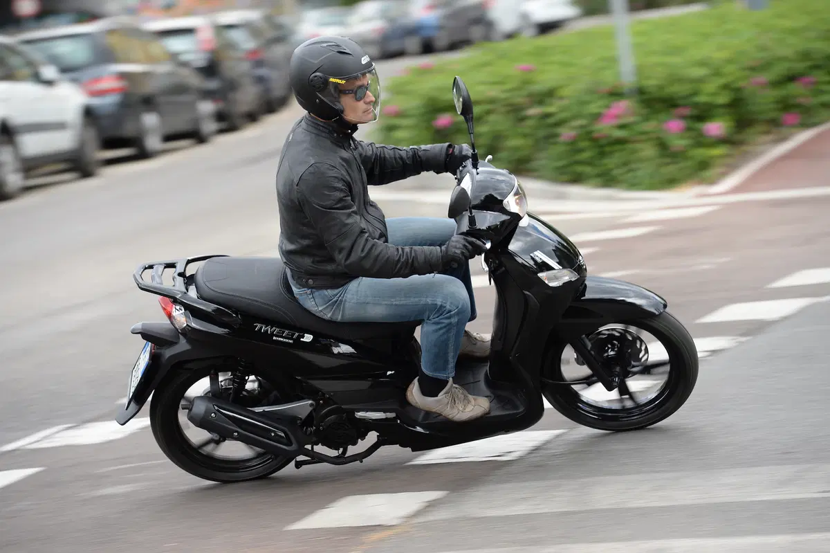 Peugeot Tweet Double Black e Paris (4)