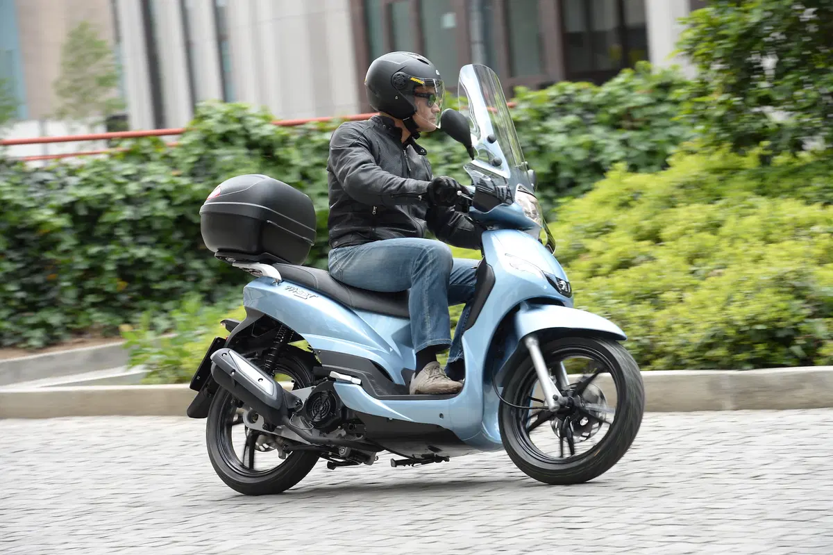 Peugeot Tweet Double Black e Paris (3)