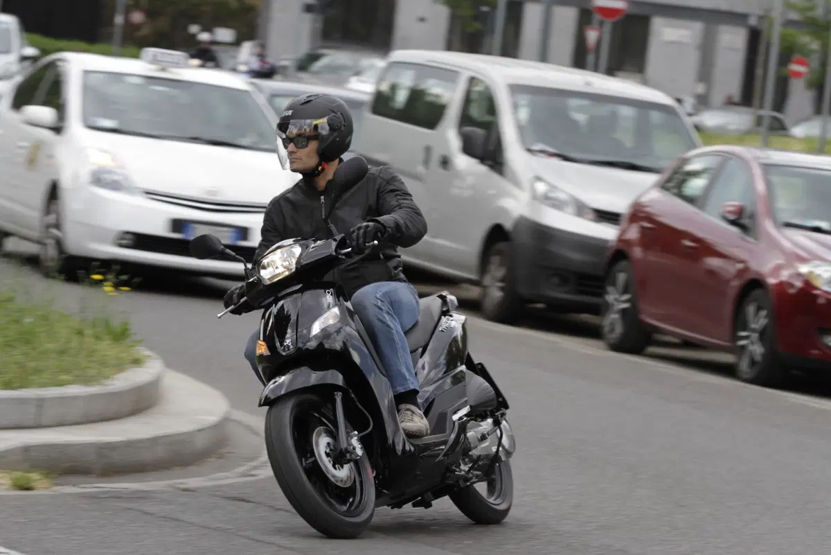Peugeot Tweet Double Black e Paris (2)