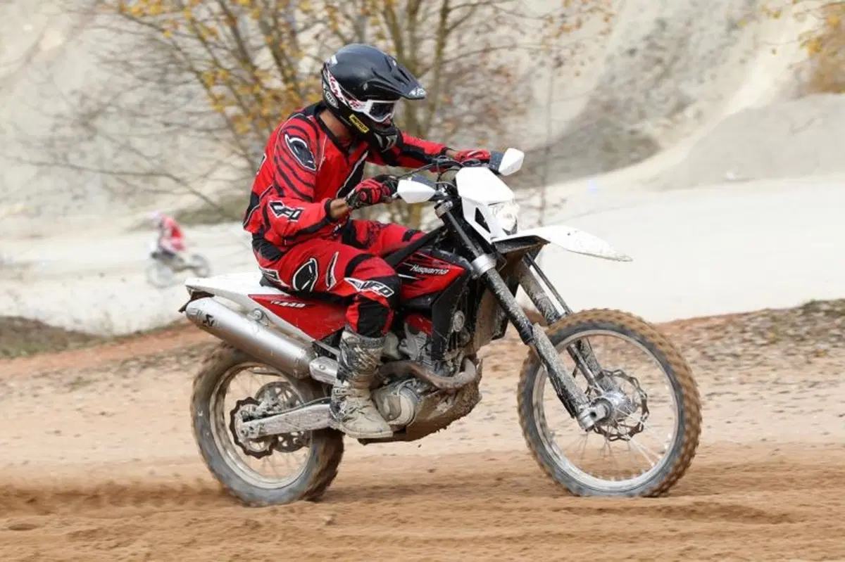 Husqvarna TE 449 ABS  (2)
