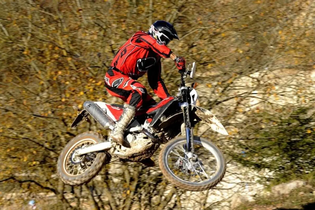 Husqvarna TE 449 ABS  (3)