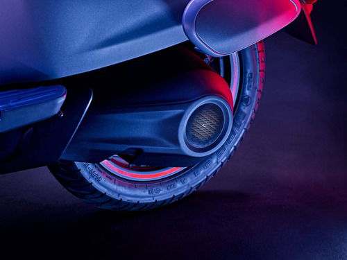 Bajaj presenta il Chetak, scooter elettrico dal look Vespa (4)