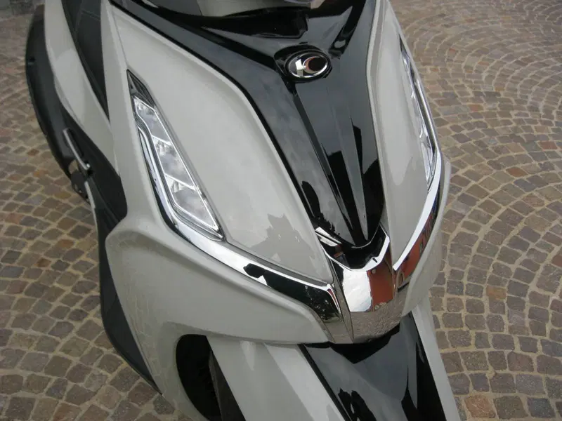 Kymco Agility 300i (2021 - 25) (3)