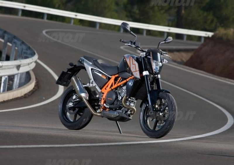 KTM 690 Duke e 200 Duke