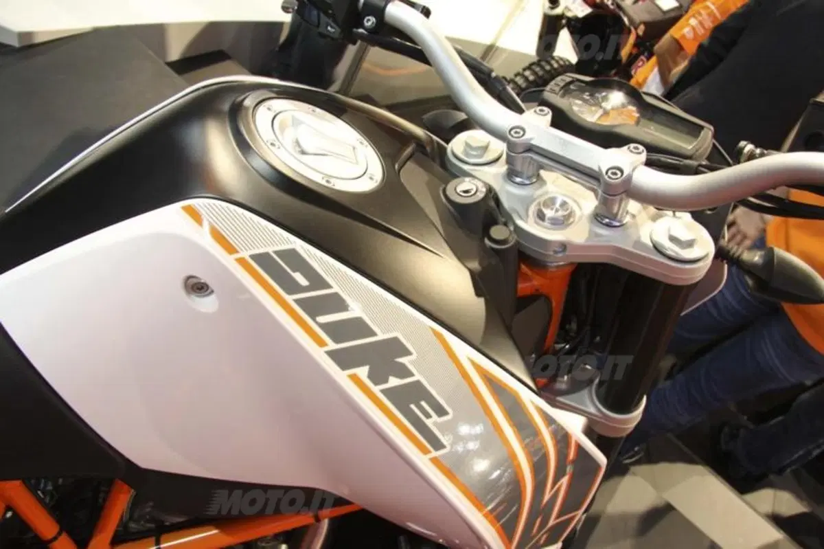 KTM 690 Duke e 200 Duke (3)