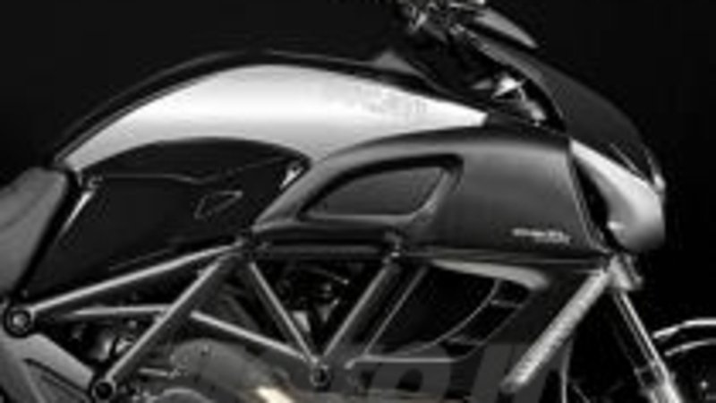Ducati Diavel Cromo e Diavel AMG Special Edition