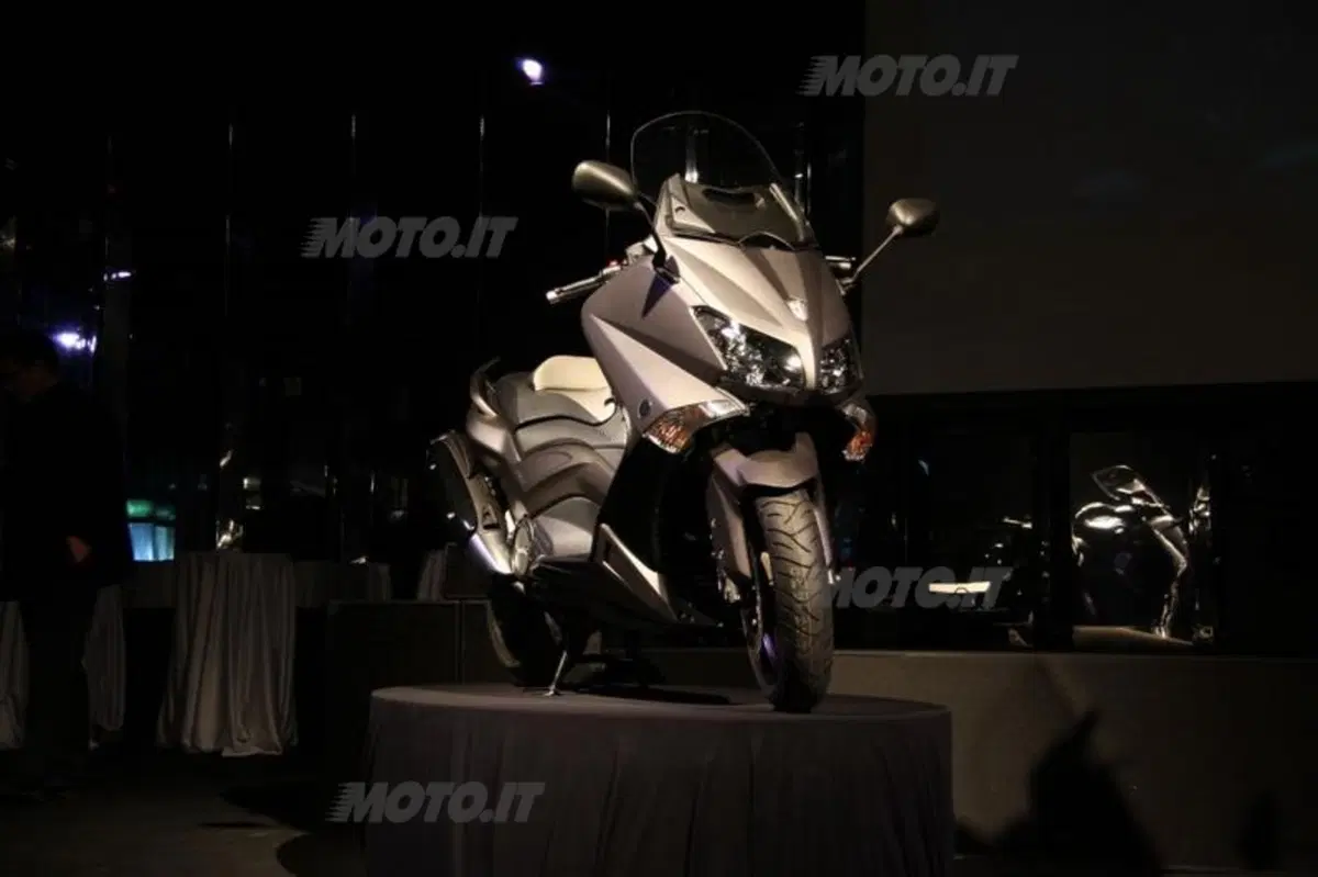 Yamaha svela il TMAX 2012 (5)