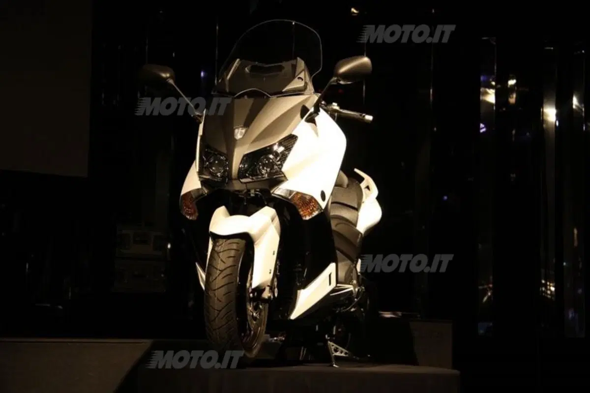 Yamaha svela il TMAX 2012 (6)