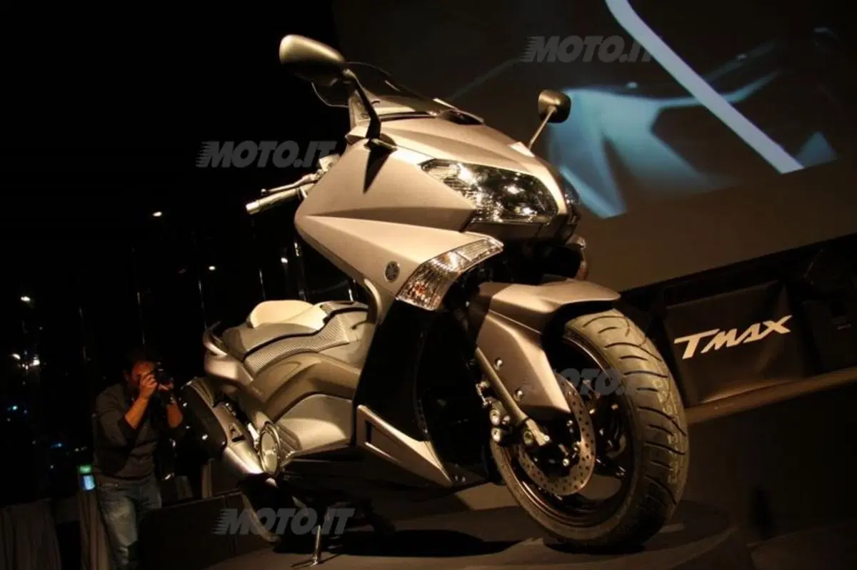 Yamaha svela il TMAX 2012 (8)