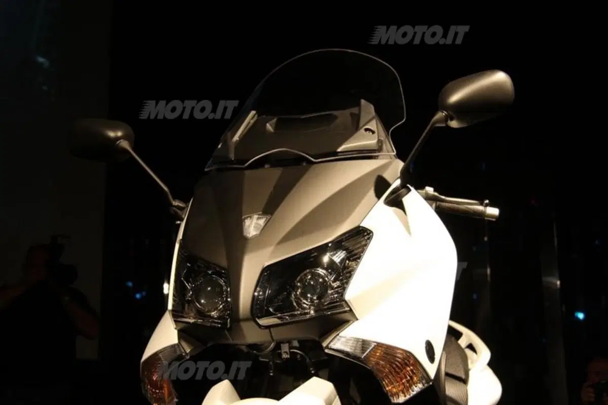 Yamaha svela il TMAX 2012 (9)