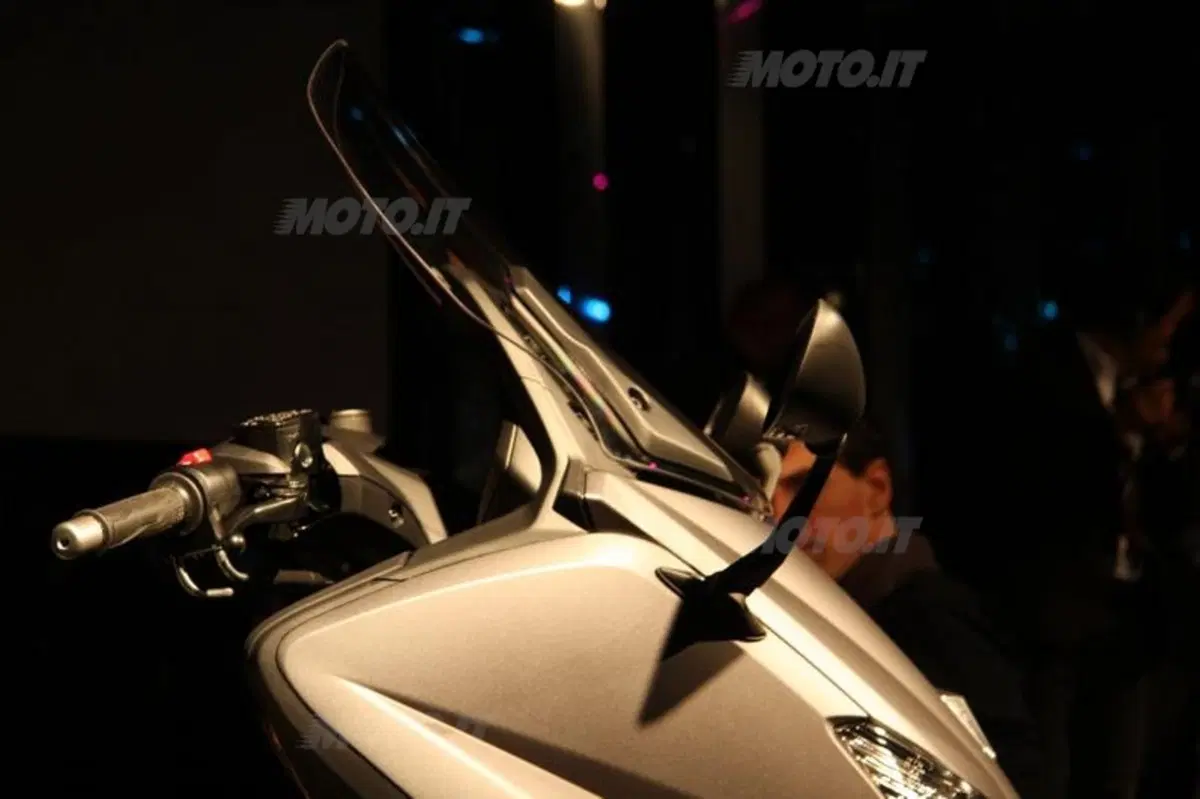 Yamaha svela il TMAX 2012 (10)