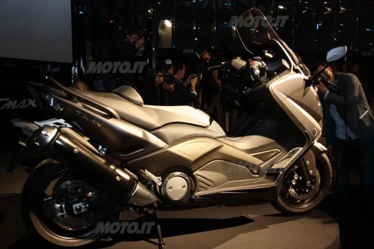 Yamaha svela il TMAX 2012 (11)