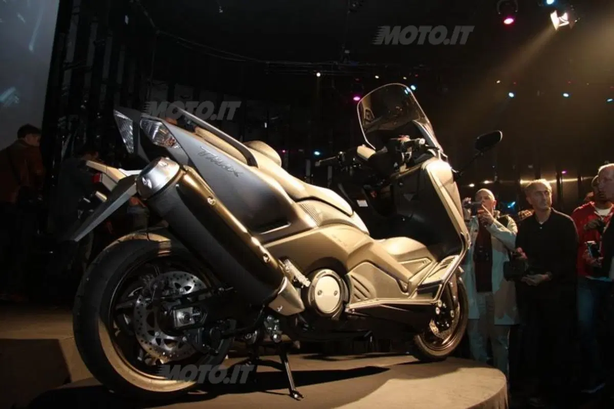 Yamaha svela il TMAX 2012 (14)